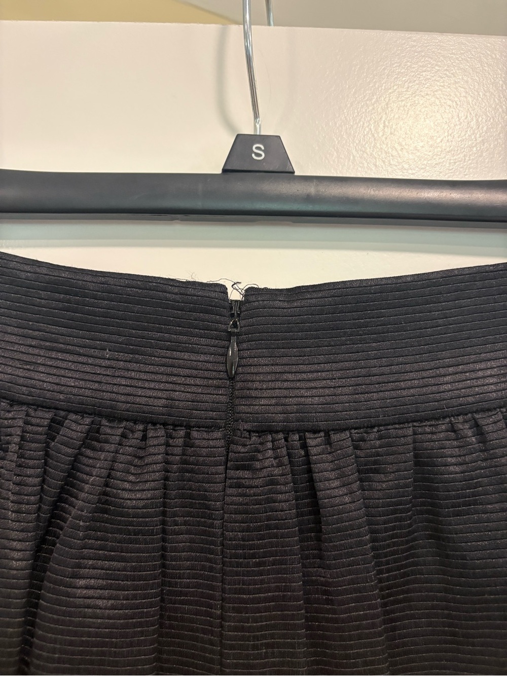 Women’s Banana Republic Black Pleated A-Line Skirt - Picture 4 of 5